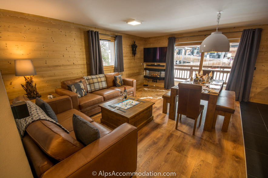 Apartment CH7 Morillon - The cosy living area features leather sofas and an electric log fire