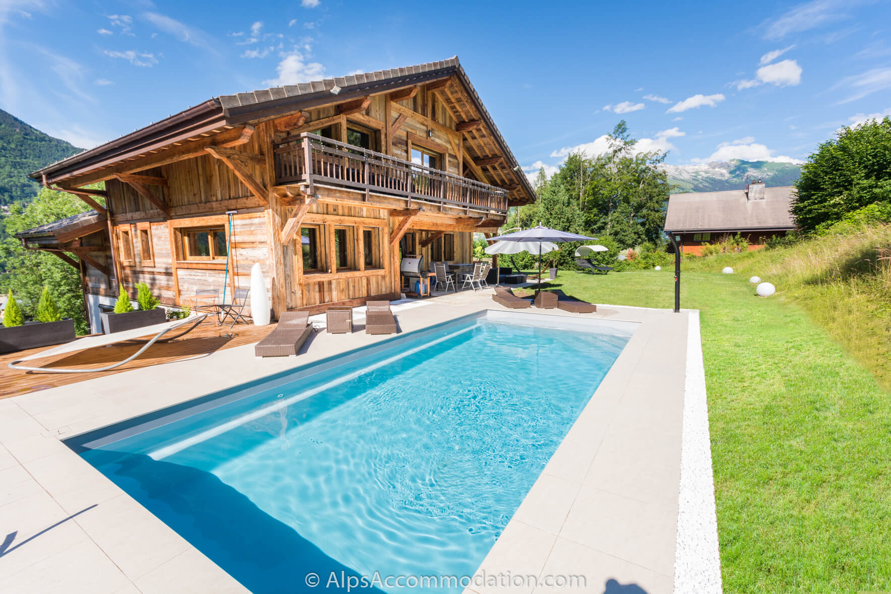 Chalet Sole Mio Morillon - The stunning private gardens with pool are ideal in summer