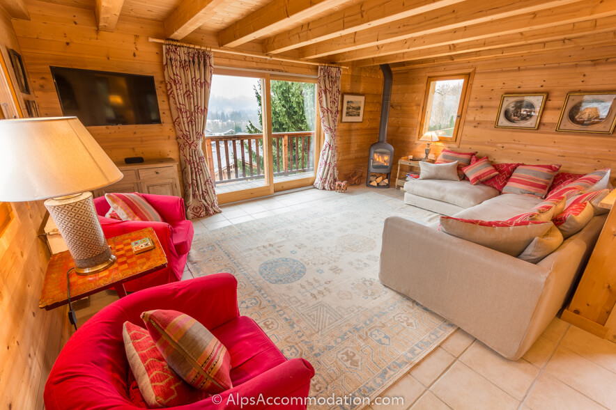Chalet Gentiane Bleue Samoëns - The spacious living area leads out onto a terrace and offers staggering views