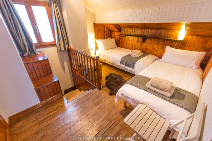Maison Deux Coeurs Samoëns - Mezzanine bedroom with twin beds
