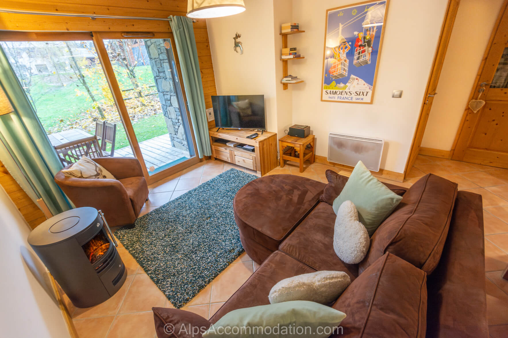 Chardons Argentes D3 Samoëns - Comfortable living area with electric log burner