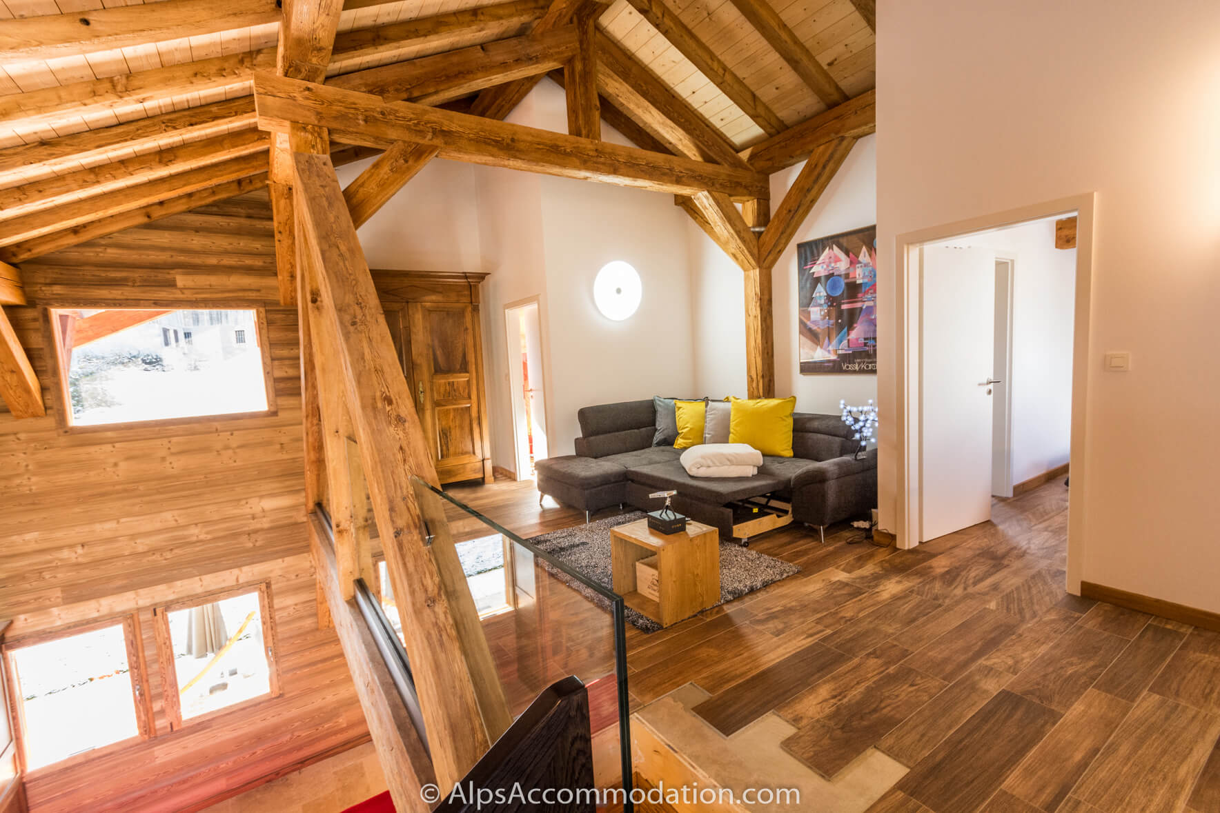 Chalet Sole Mio Morillon - The mezzanine area with sofa bed offers the flexibility of a second living area or sleeping area
