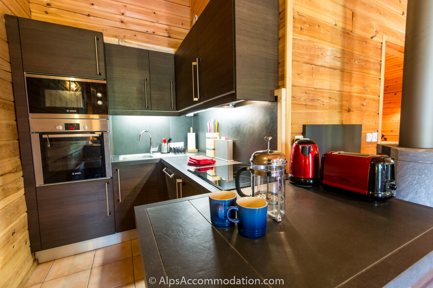 Chalet Booboo Morillon - Fully equipped kitchen has been cleverly arranged to offer lots of storage and work surface space