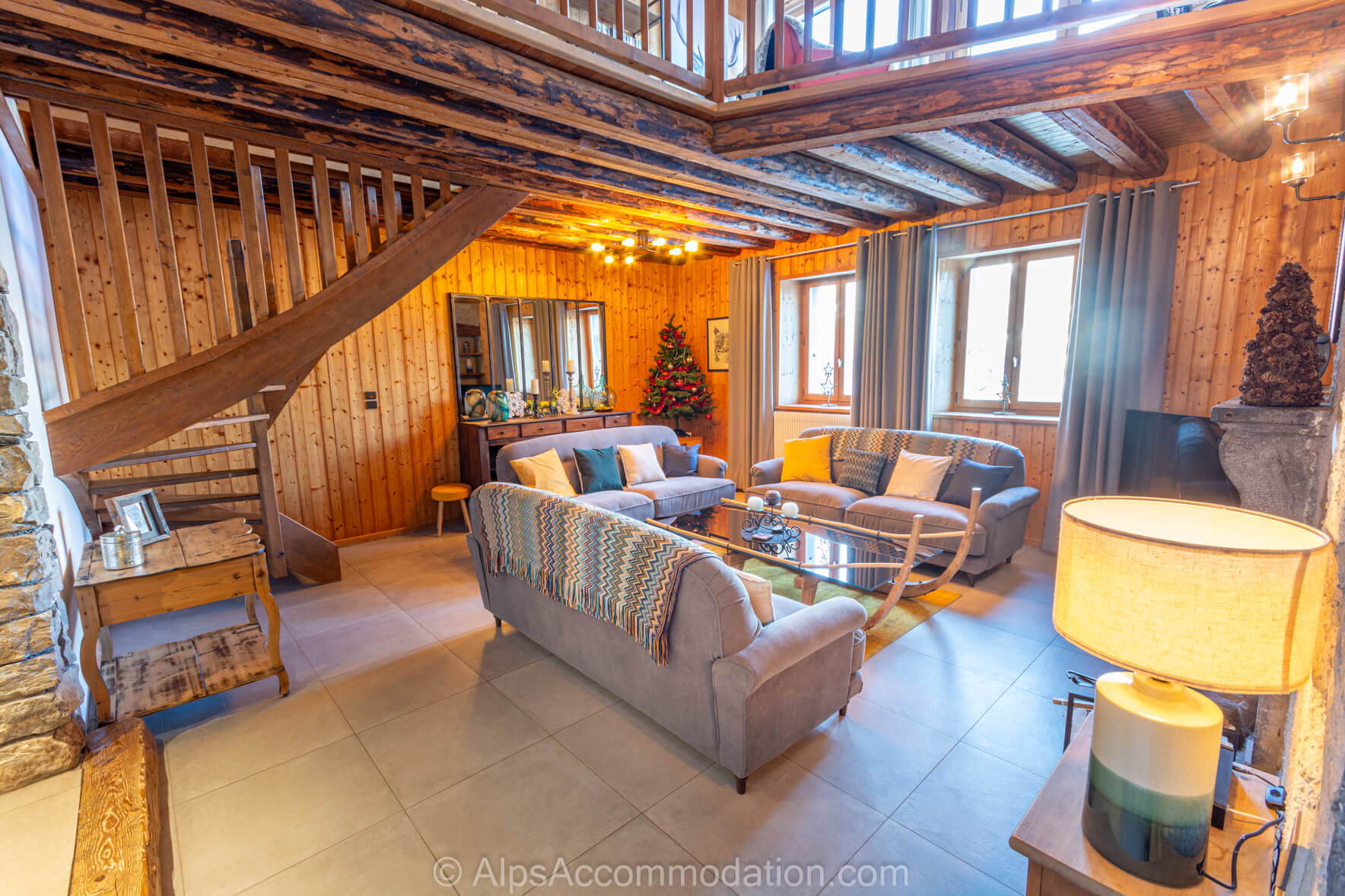 Chalet Skean-Dhu Samoëns - Deep comfortable sofas and a warming log burner in the living area