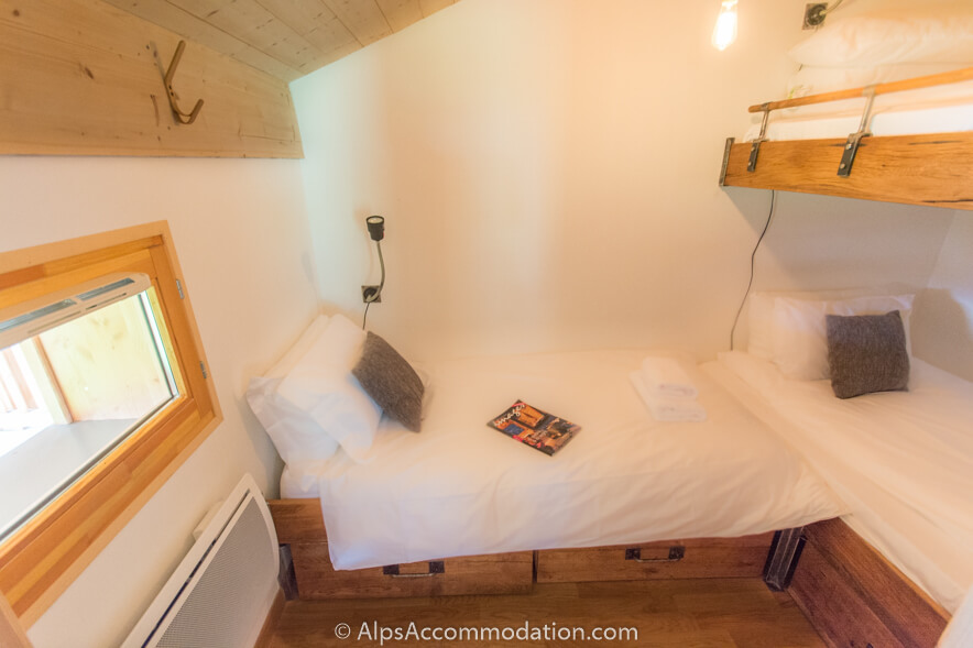 Apartment La Bottière Samoëns - Triple bedroom with extra wide bunk beds