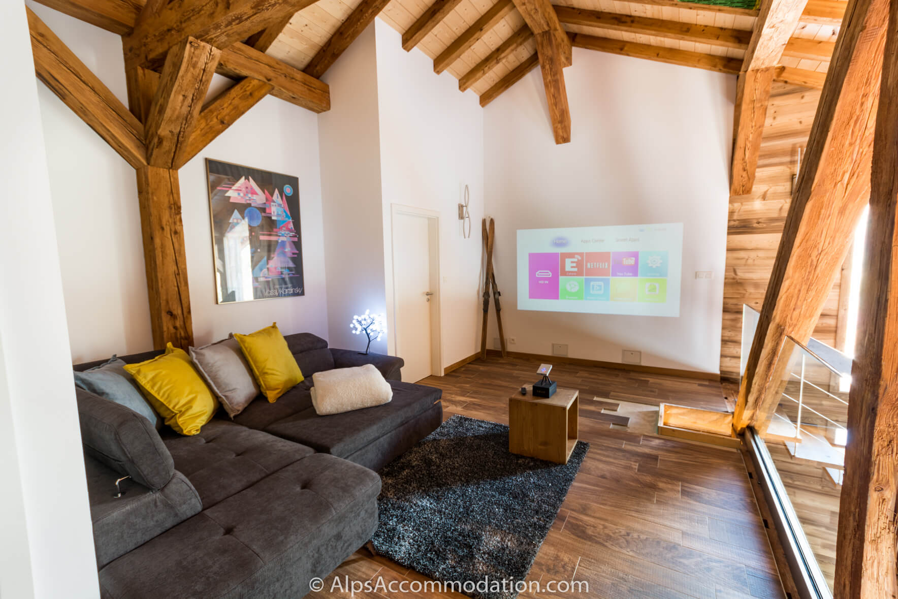 Chalet Sole Mio Morillon - The mezzanine area with comfortable sofa bed and projector