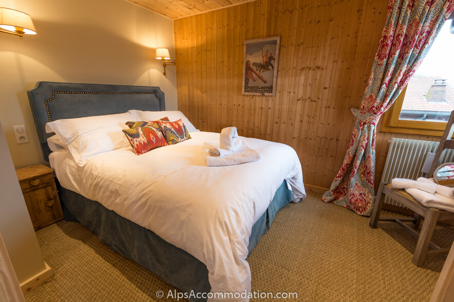 Chalet Gentiane Bleue Samoëns - Lovely ensuite double bedroom with stunning views