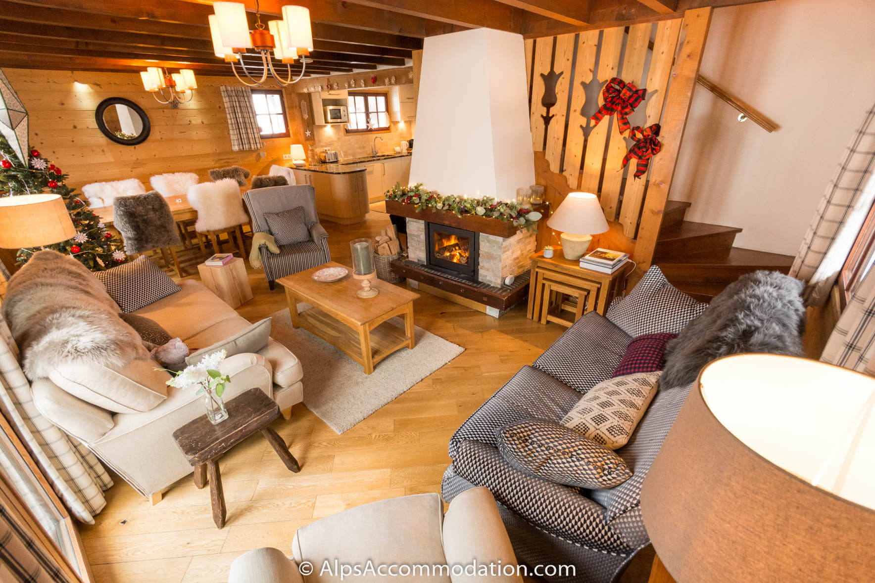 Chalet Étoile Morillon - The living area features comfortable sofas and a warming log fire
