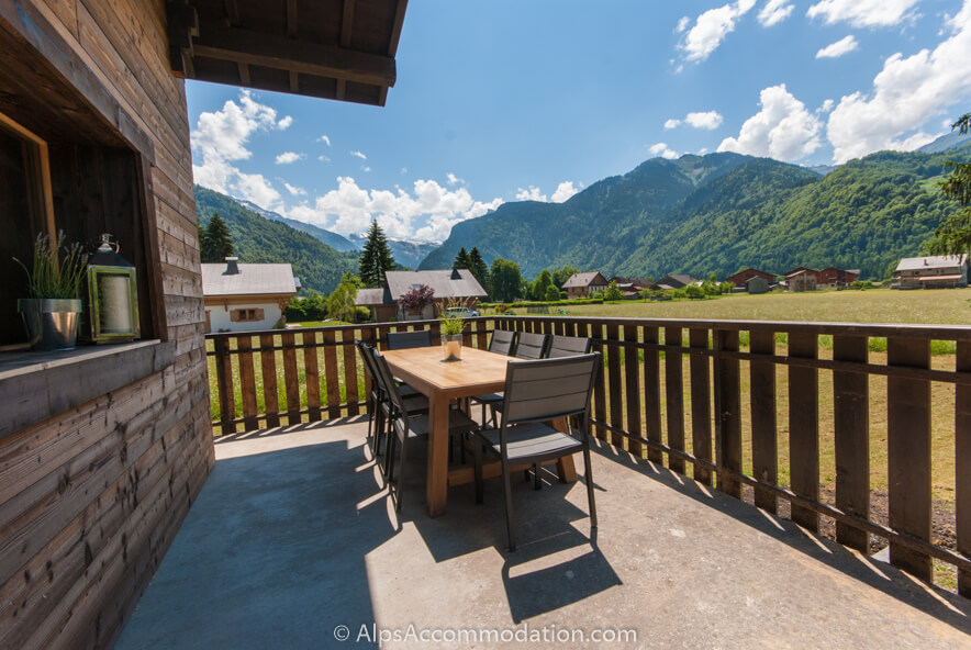 Chalet Toubkal Samoëns - Stunning views from the large sunny south facing balcony