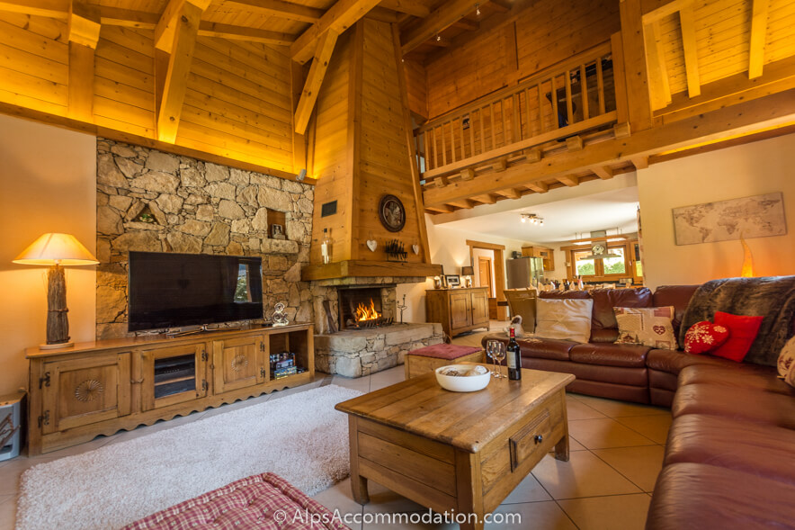 Chalet du Mont des Fraises Samoëns - The stunning living area with gorgeous fireplace and huge deep corner sofa