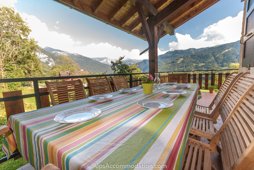 Chalet Eglantine Samoëns - Outside dining with magnificent views