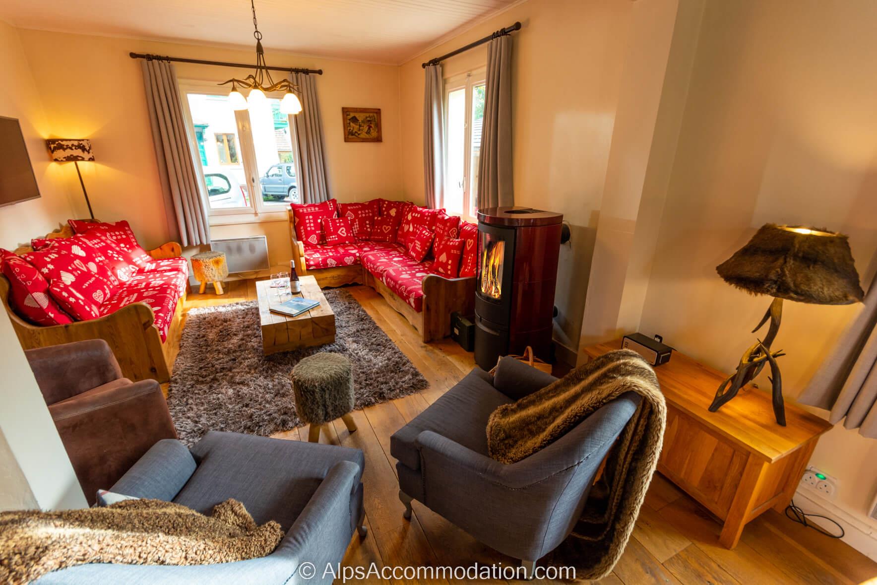 Chalet Chamoissière Samoëns - Very comfortable lounge with log burner and LCD TV with satellite receiver