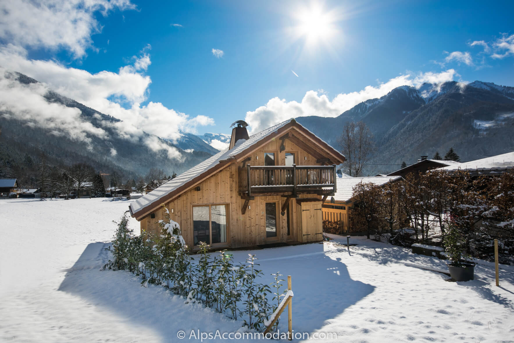 Chalet Petit Coeur Samoëns - A fantastic location for this impressive property which features a private garden and terrace
