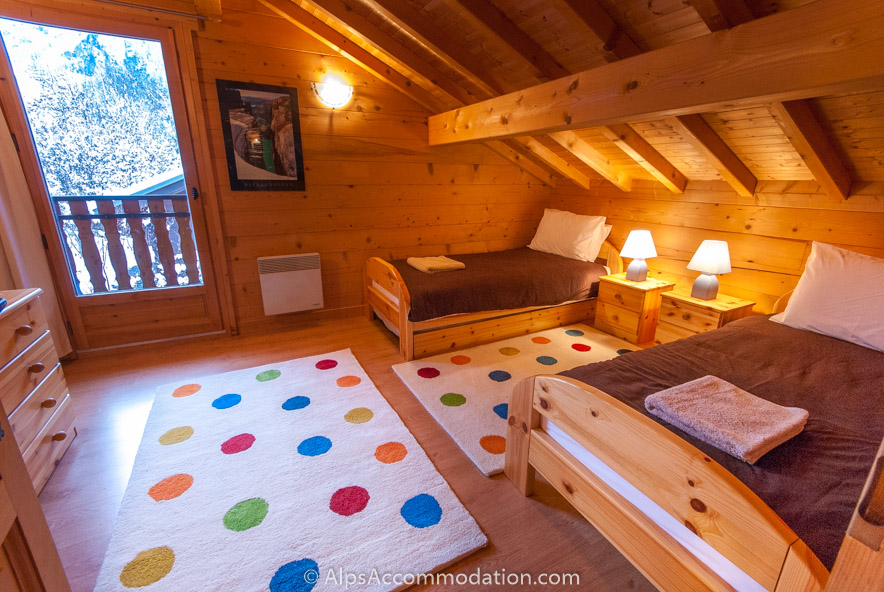 Chalet Sisu Sixt-Fer-à-Cheval - Twin bedroom with private balcony