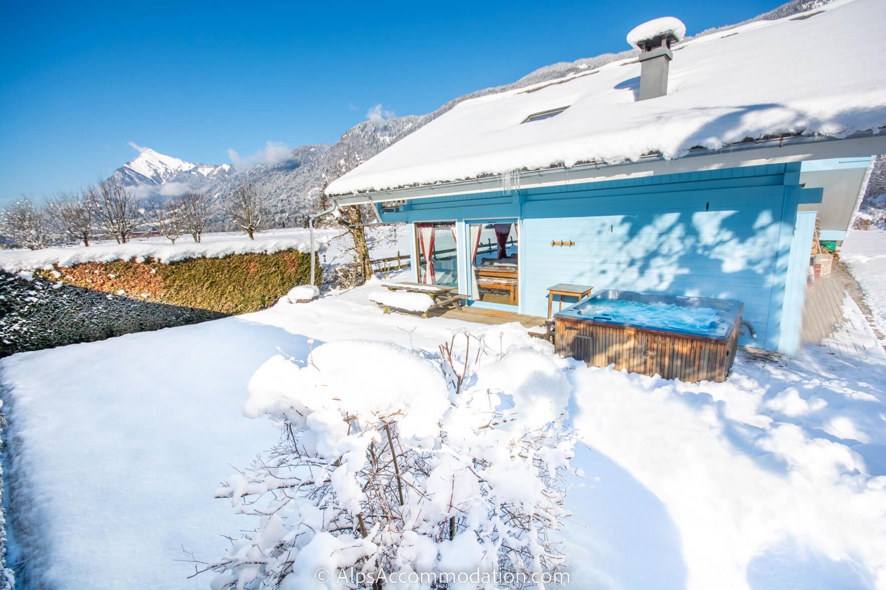 Chalet Bleu Morillon - Stunning winter views and the bubbly hot tub