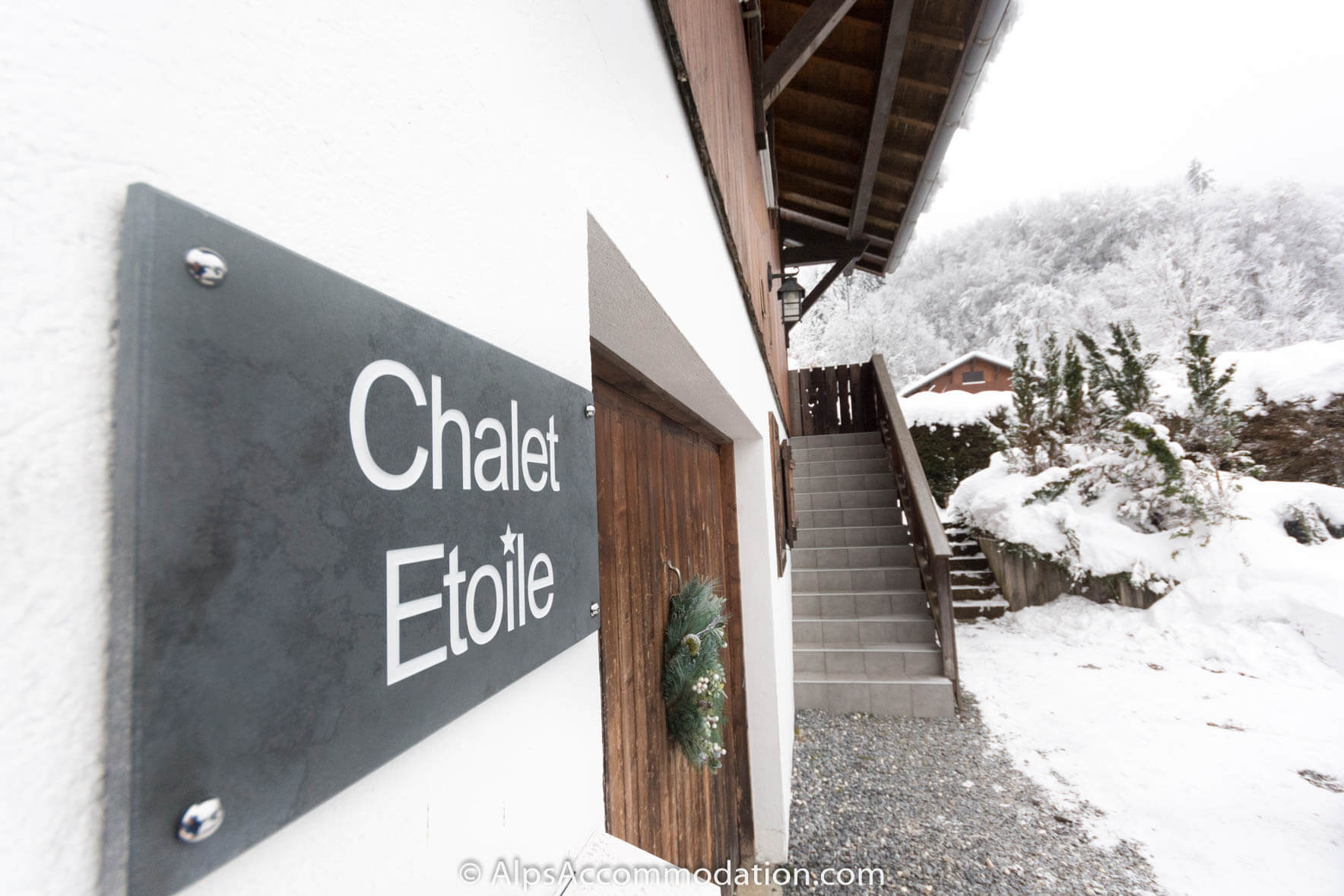 Chalet Étoile Morillon - Snowy private garden with hot tub