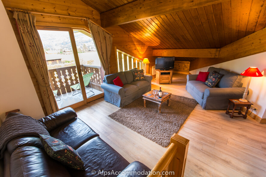 Pas Au Loup A10 Samoens - Spacious lounge with large comfortable sofas and large glass windows giving stunning views down the valley