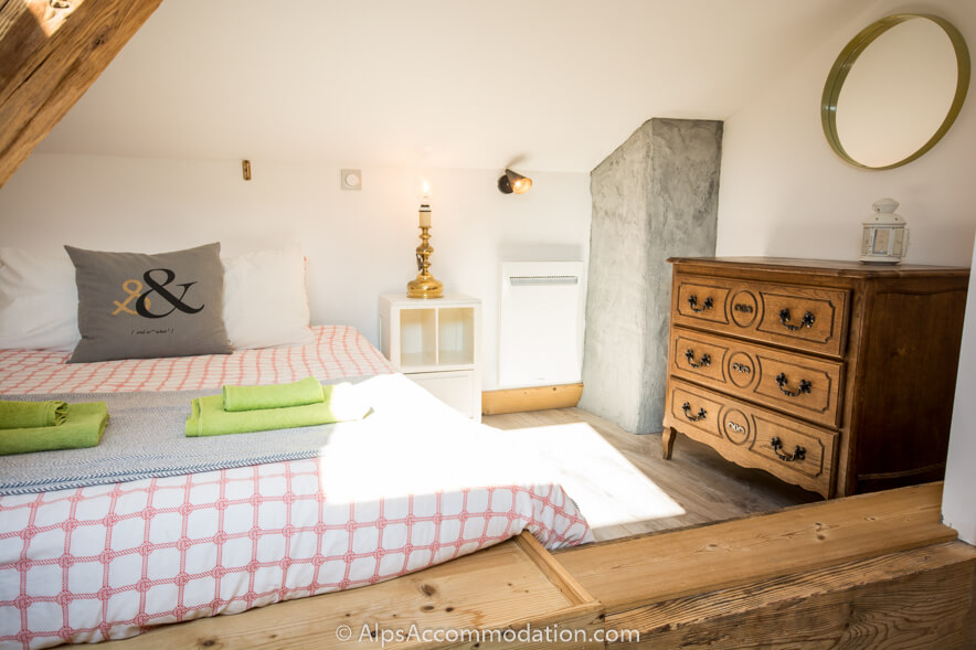 Chalet Tir na nOg Samoëns - The cosy triple bedroom with double bed and single bed