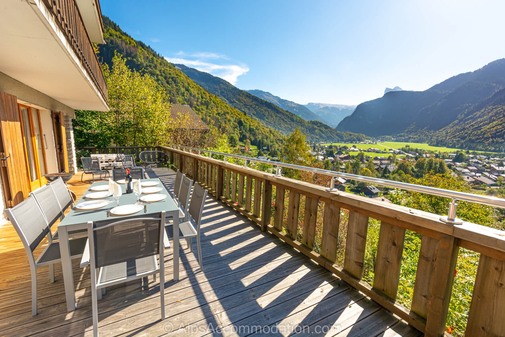 Apartment Falconnieres Samoëns - Sunny balcony with stunning views over Samoens