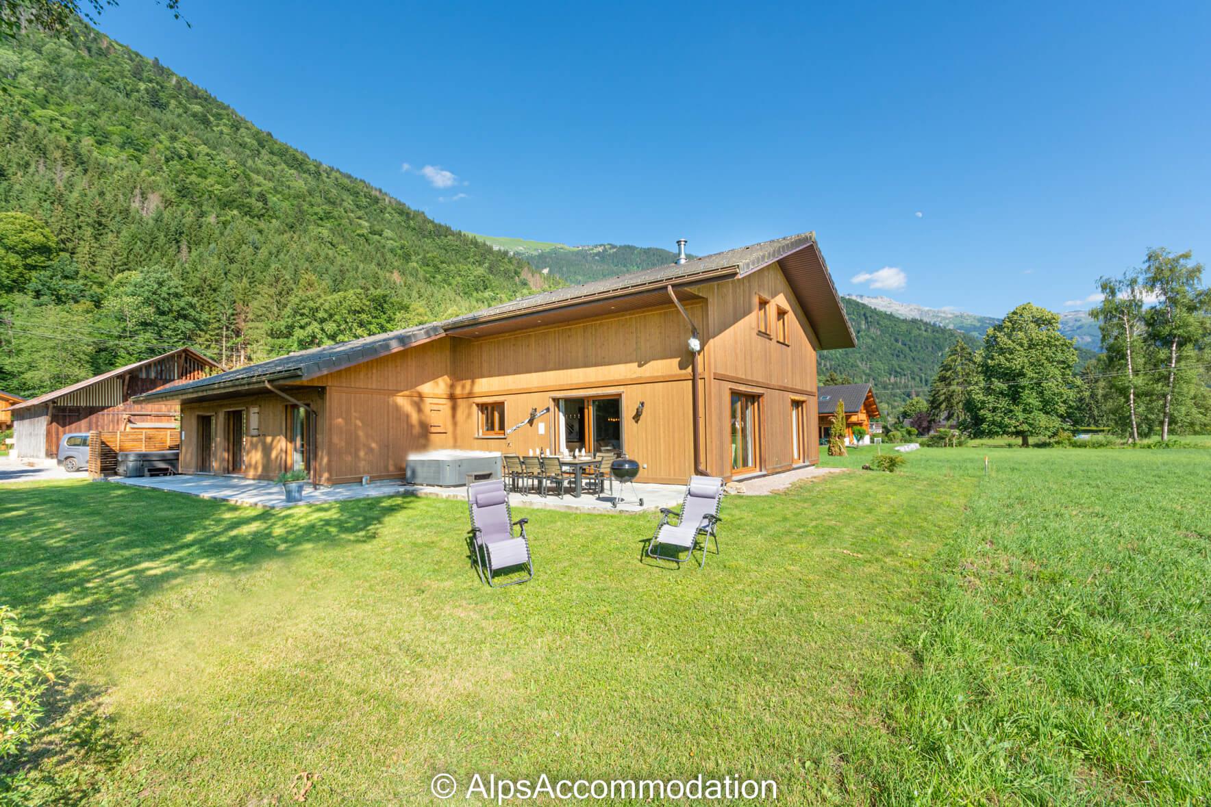 Chalet Jeroboam Samoëns - Occupying the front section of the property, with a south facing terrace with hot tub leading to a flat lawned garden
