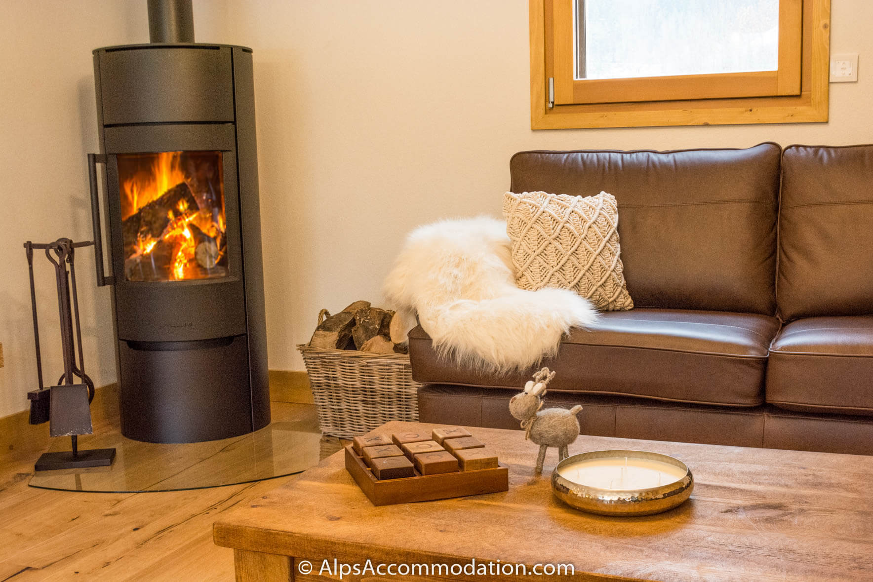 Chalet Louisa Samoëns - The warming log fire is one of many highlights