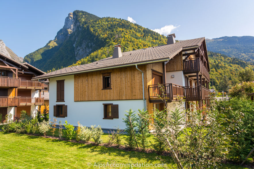 Le Clos F6 Samoëns - Boasting a fabulous central location below the dramatic peak of the Criou