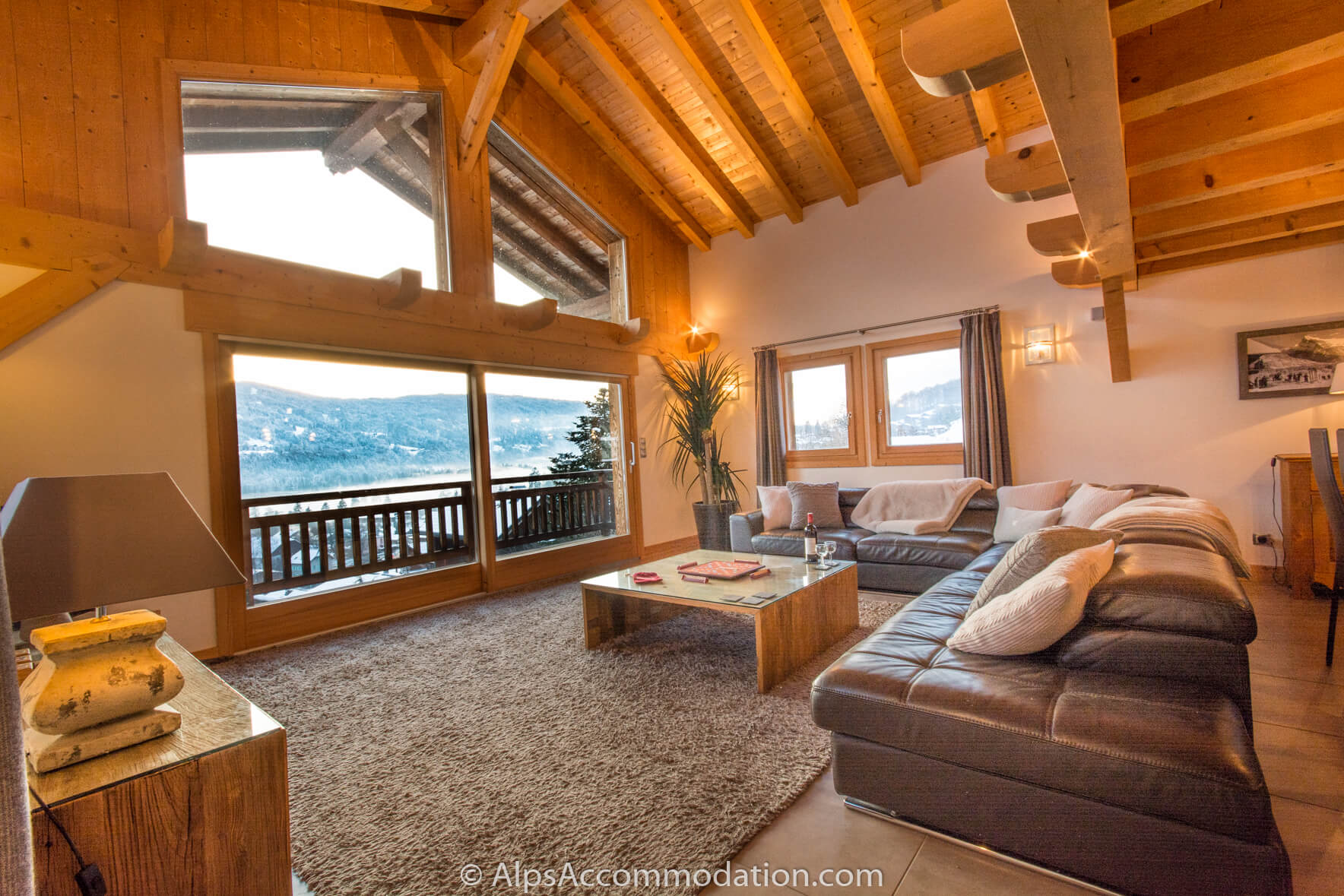 Chalet Foehn Samoëns - Huge and very comfortable sofa in the gorgeous living area