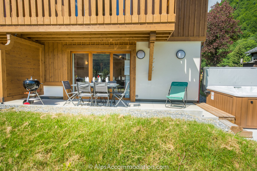No.1 Chalet L'Orlaya Samoëns - Enjoy day long sunshine on the terrace which leads to communal gardens surrounding the residence
