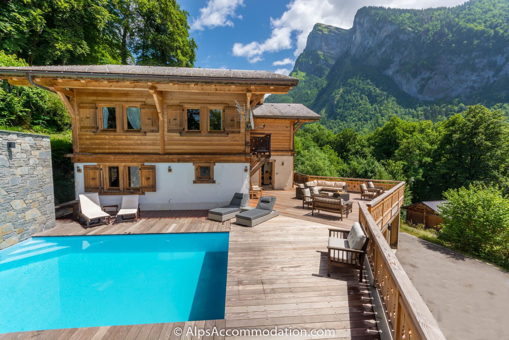 Chalet Falcon Samoëns - A stunning chalet with private swimming pool