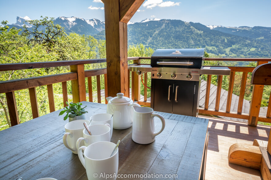 Chalet Marguerite Samoëns - Sunny balcony with BBQ and wonderful views