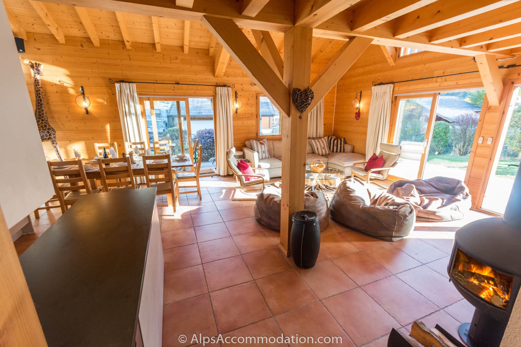 Chalet La Boissière Samoëns - Light and spacious open plan area with direct access to the garden