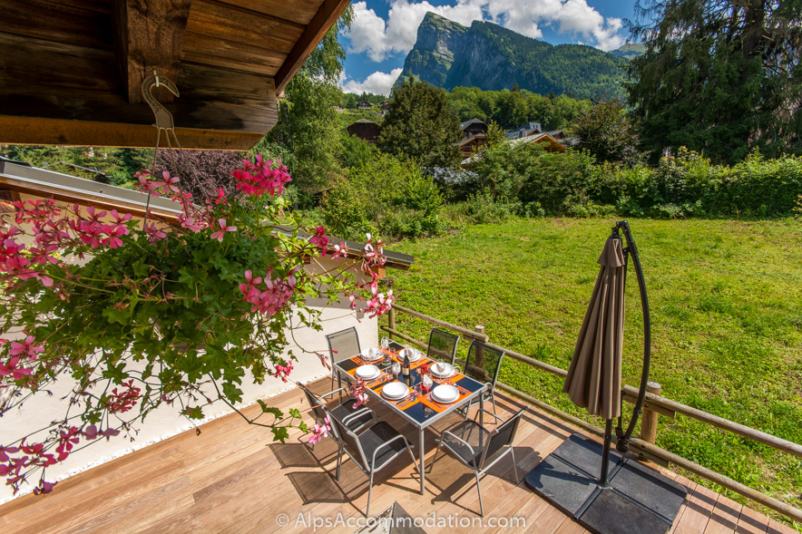 Apartment Bois de Lune 3 Samoëns - Stunning views from the sunny terrace with hot tub