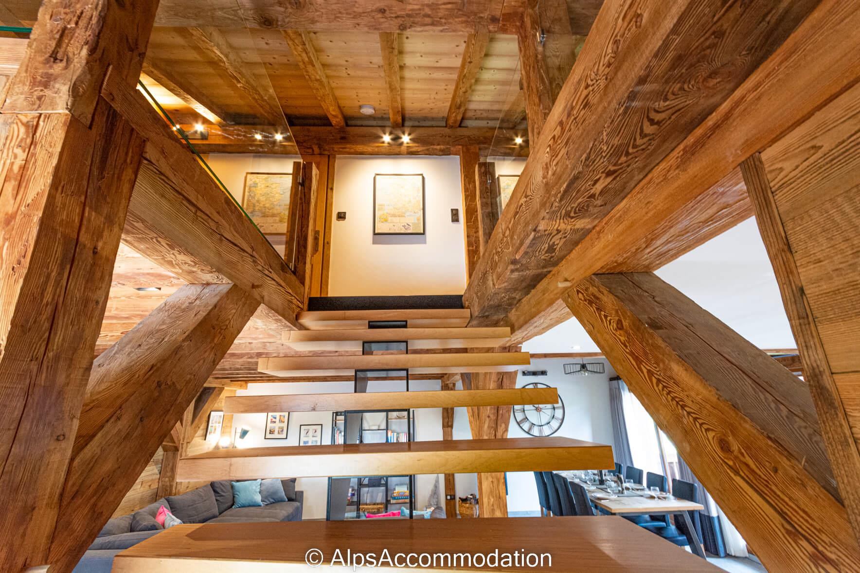 Chalet Lily Samoëns - Beautiful exposed beams and hand crafted woodwork