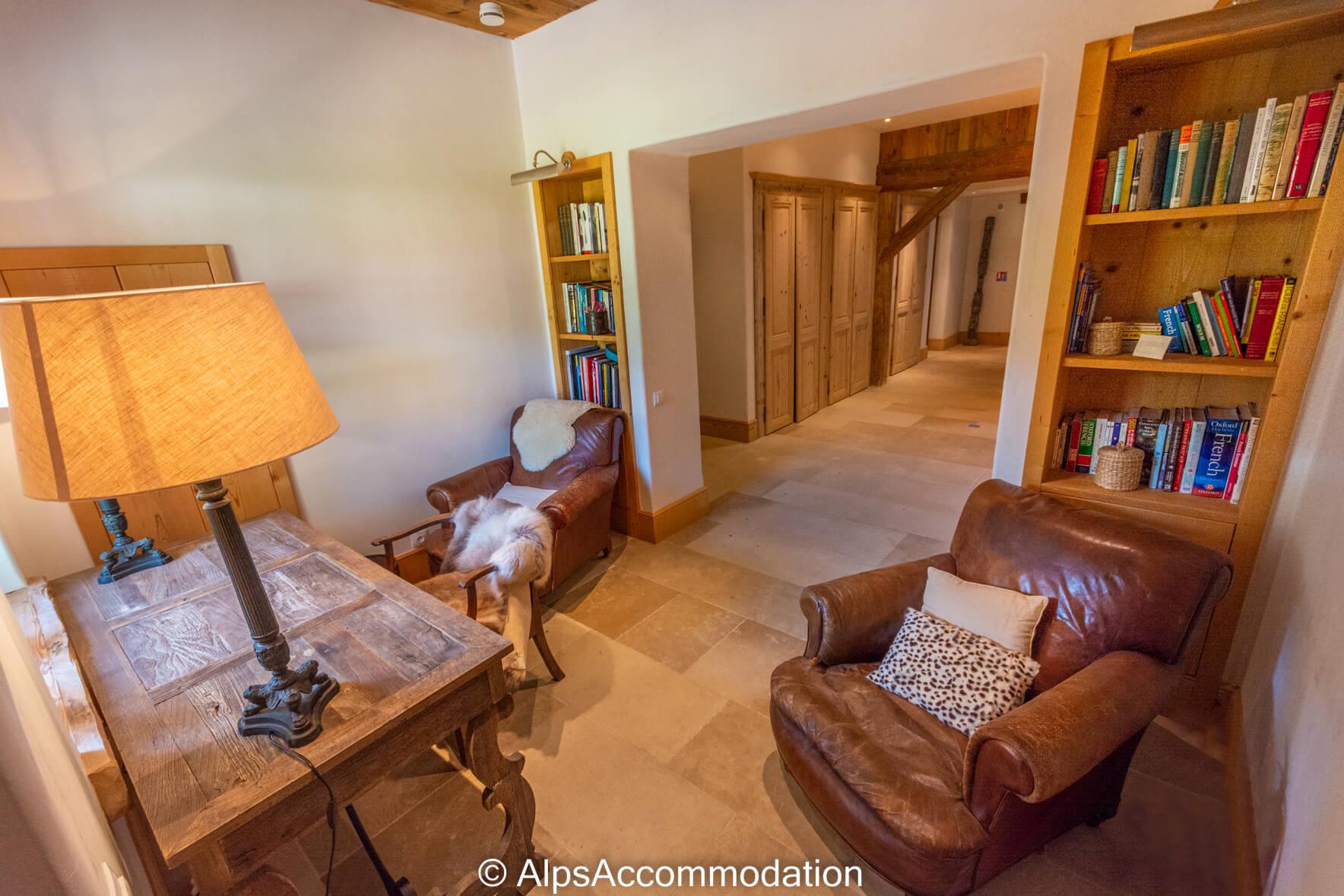 Ferme St Christophe Samoëns - The study provides a quiet corner to relax or work