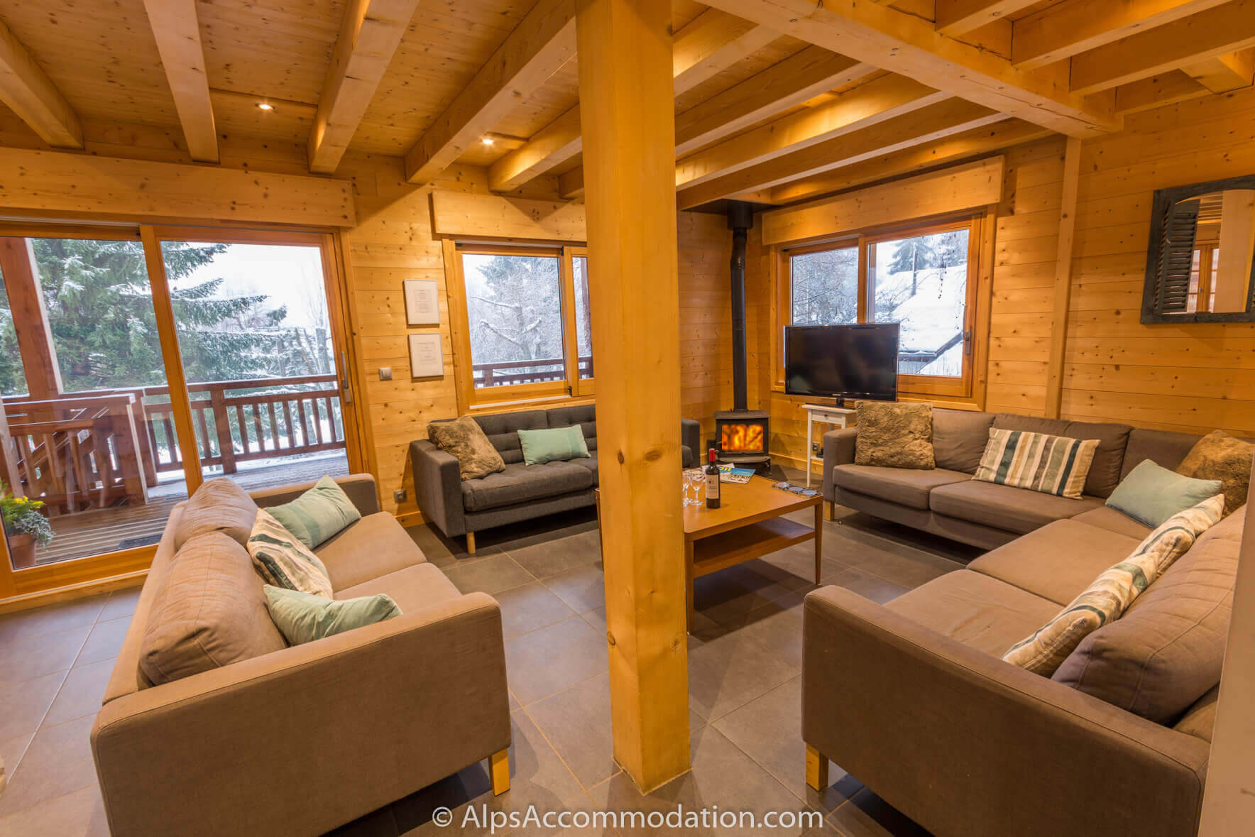 Chalet Maya Samoëns - Comfortable living area with ample seating for larger groups