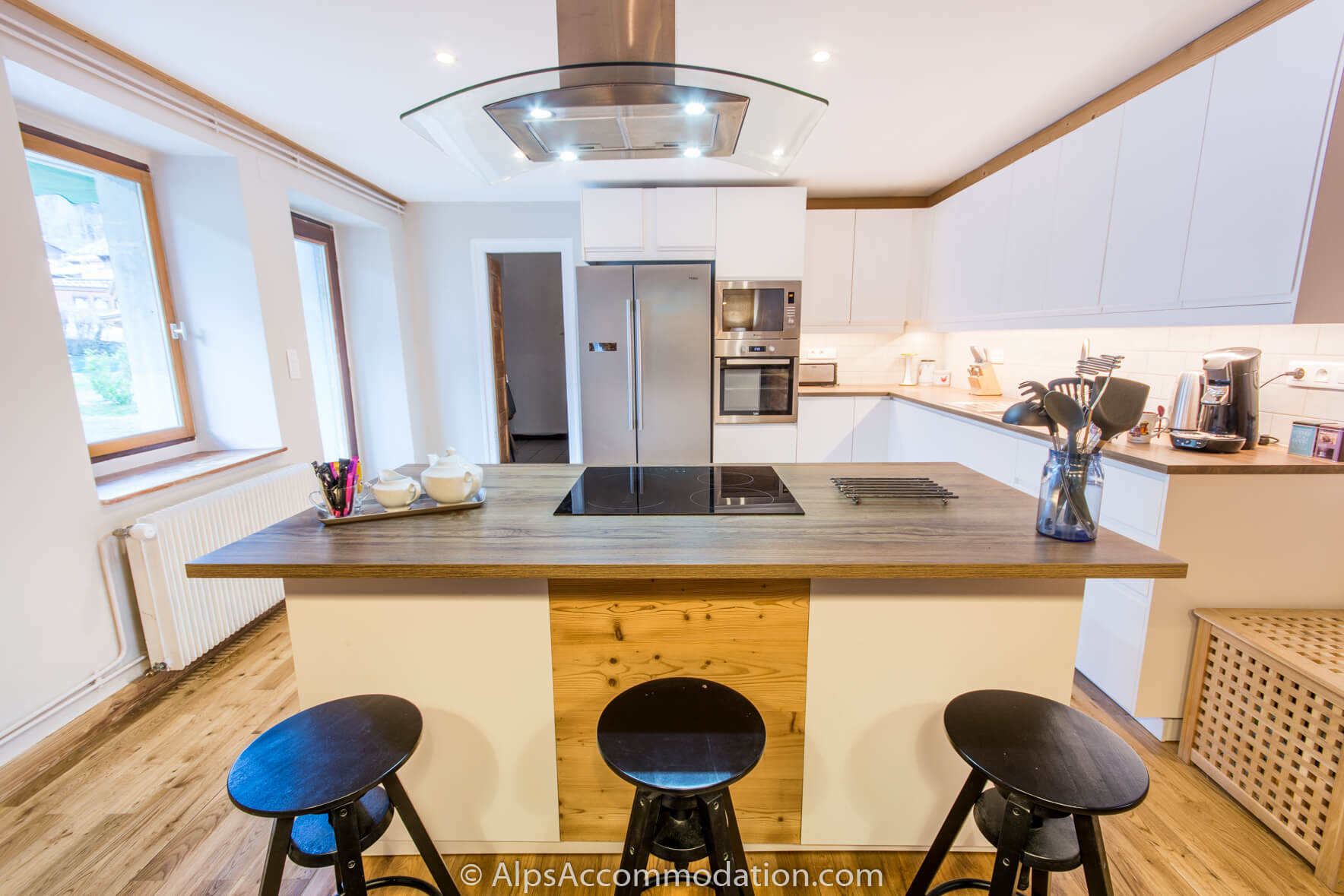 Chalet Mysig Samoëns - The spacious open plan kitchen boasts an excellent breakfast bar