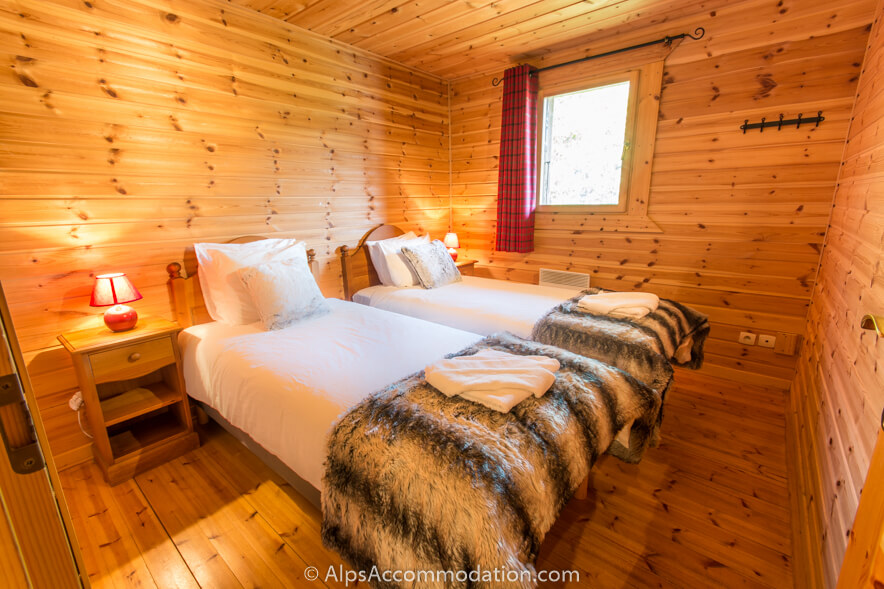 Chalet Booboo Morillon - Twin bedroom with fantastic views over the valley
