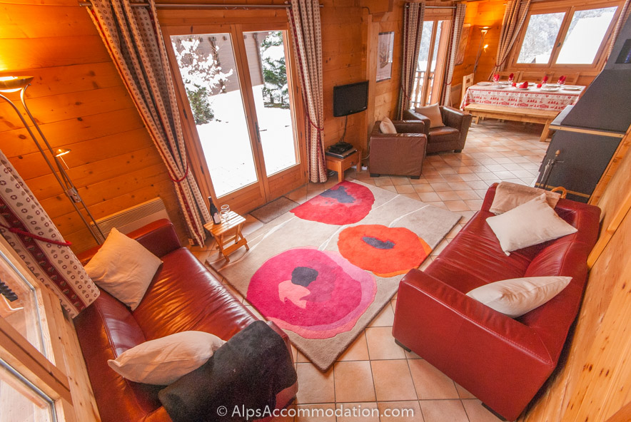 Chalet Sisu Sixt-Fer-à-Cheval - Spacious living area with TV and satellite receiver