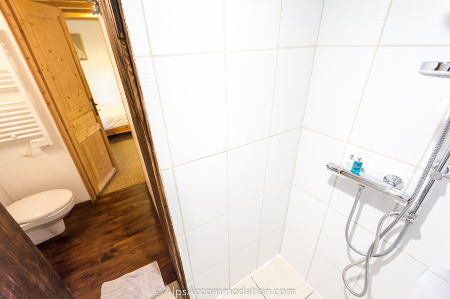 The Mazot Samoëns - Second ensuite with large walk in shower and Molton Brown toiletries